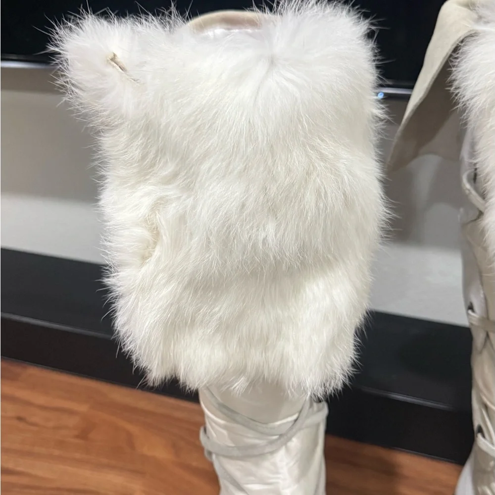 Preowned Aquatalia White Fur-Trimmed Tall Women's Boots - Picture 11 of 11